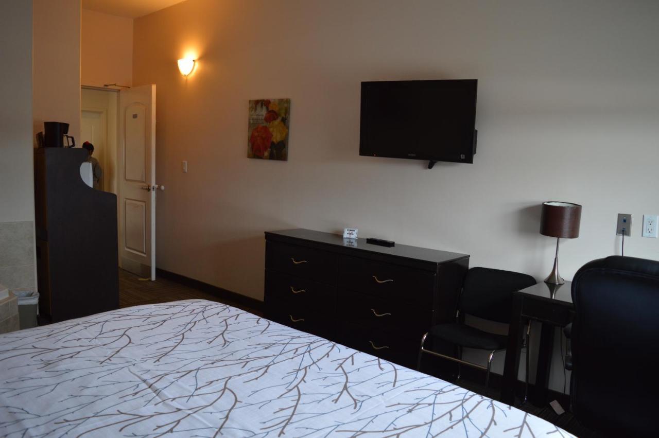 Auberge Macdonald Guest Inn Iroquois Falls Exteriör bild