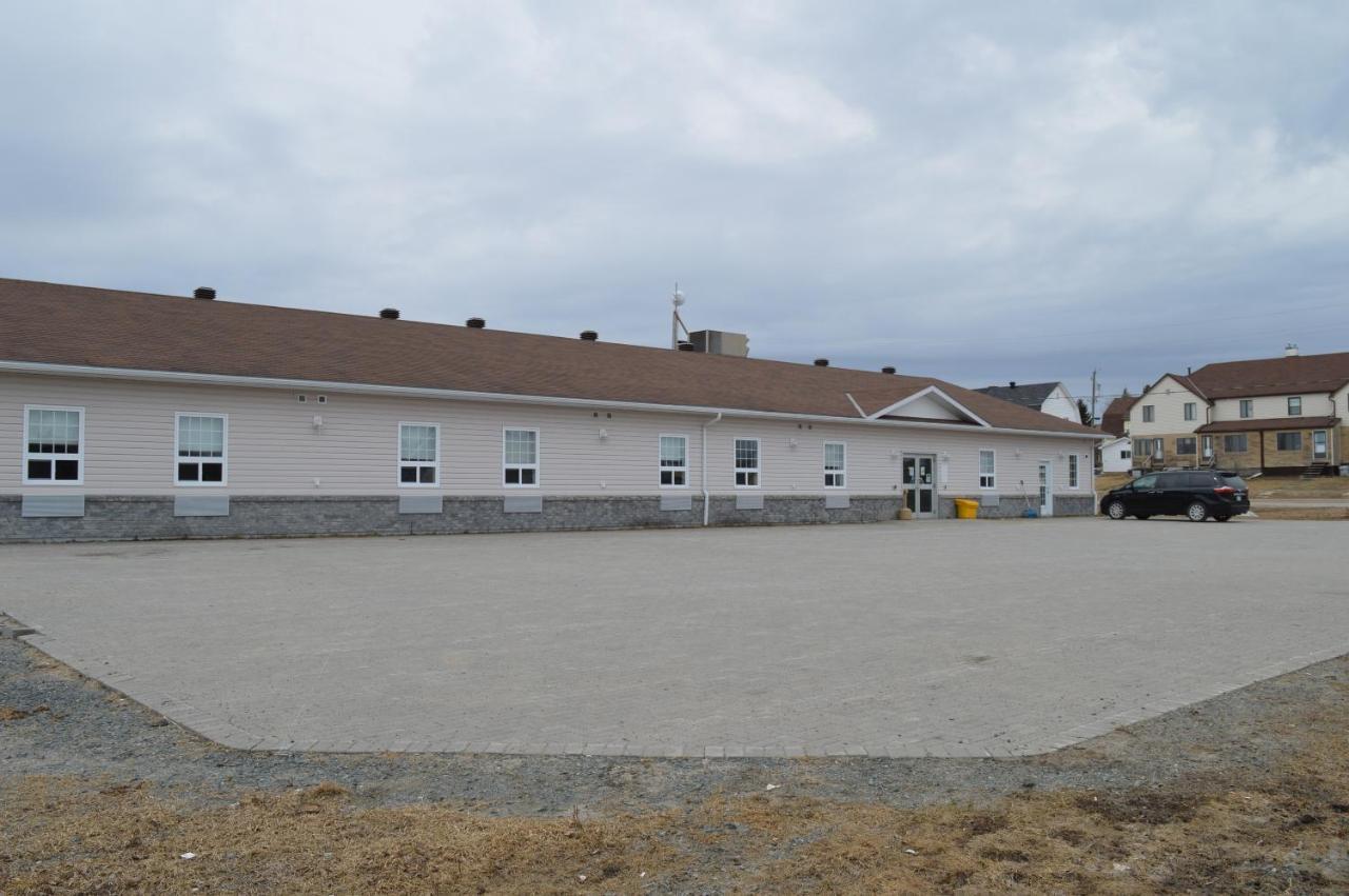 Auberge Macdonald Guest Inn Iroquois Falls Exteriör bild